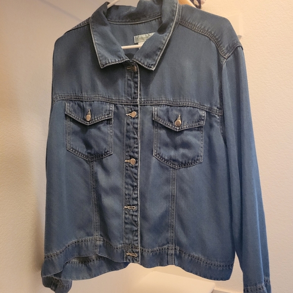 Women's jacket - Picture 1 of 2